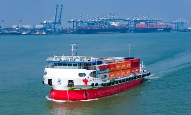Electric Container Route Connects Guangzhou Nansha and Hong Kong